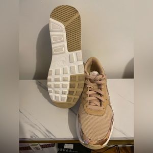 Nike Camo Women’s Sneaker Size 10.5